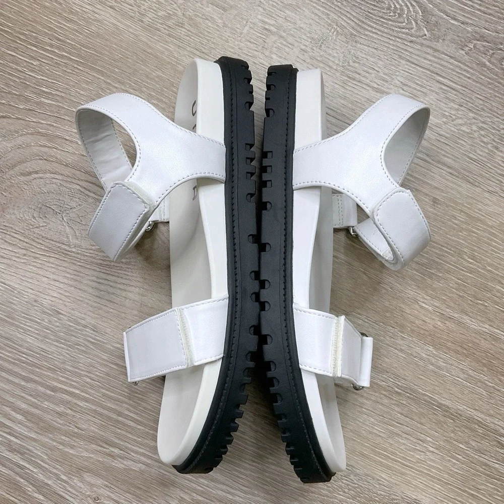 Unisa Sandals Women Size 8 White Strappy Flat Platform Faux Leather NWOB